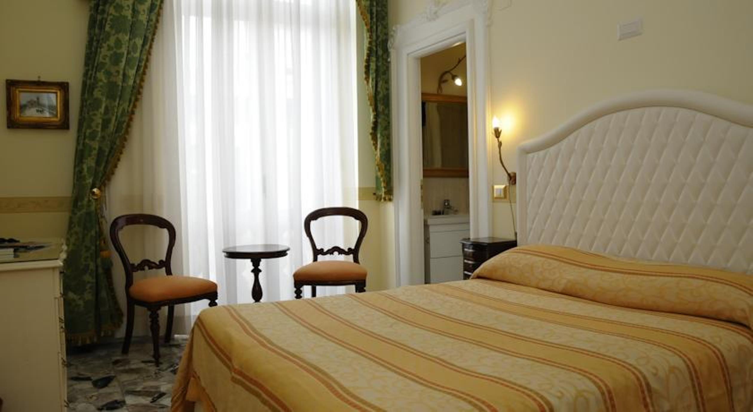 B&B Art Suite Santa Brigida 나폴리 외부 사진